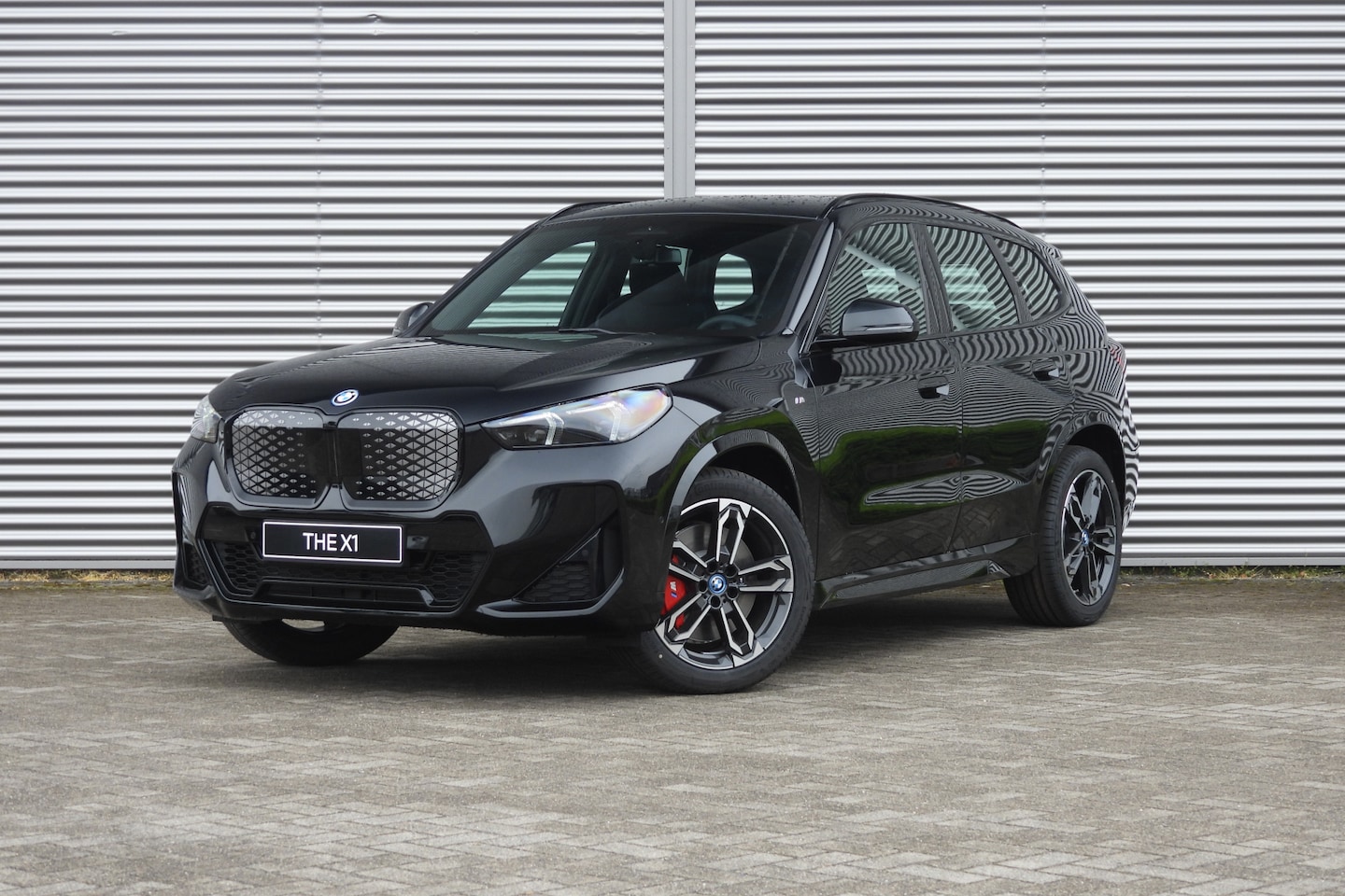 BMW iX1 - xDrive30 M Sport / Panoramadak / Sportstoelen / Achteruitrijcamera / M Adaptief onderstel - AutoWereld.nl