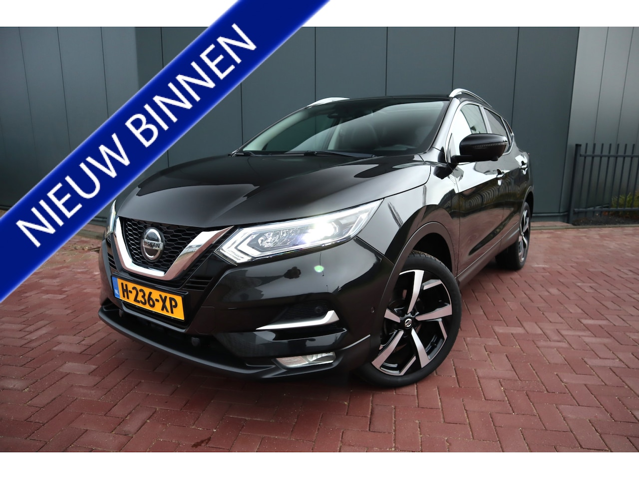 Nissan Qashqai - 1.3 DIG-T Tekna Panoramadak Half Leder 360° Camera Lane assist  Pdc. Etc. - AutoWereld.nl