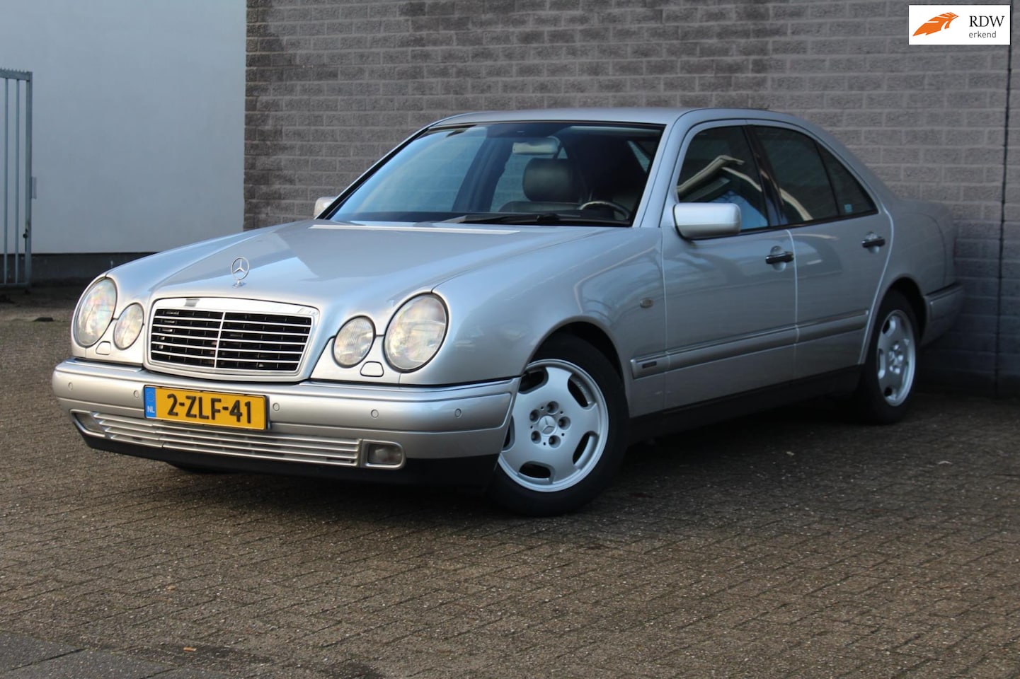 Mercedes-Benz E-klasse - 240 Avantgarde V6, Zeer nette staat! - AutoWereld.nl