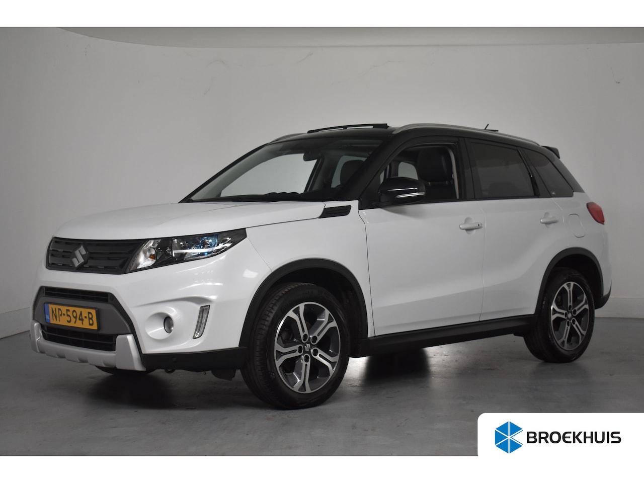 Suzuki Vitara - 1.6 High Executive | Trekhaak | Open Dak | Navi | Cruise Adaptive | Clima | Camera | Half - AutoWereld.nl