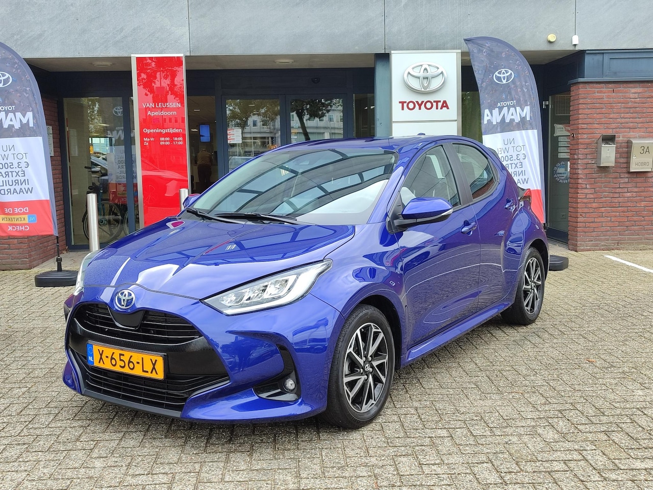 Toyota Yaris - 1.5 VVT-i 125PK DYNAMIC LED KEYLESS 16'' LM-VELGEN CAMERA AIRCO AD-CRUISE BLUETOOTH APPLE/ - AutoWereld.nl