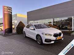 BMW 1-serie - 118i Corporate Lease Sport Navi Camera