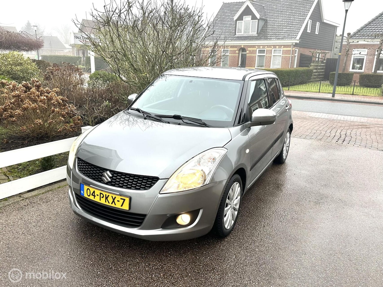 Suzuki Swift - 1.2 Exclusive 5-DEURS CLIMATE CONTROLE STOELVERWARMING PARKEERSENSOREN ZEER NETTE AUTO!! - AutoWereld.nl