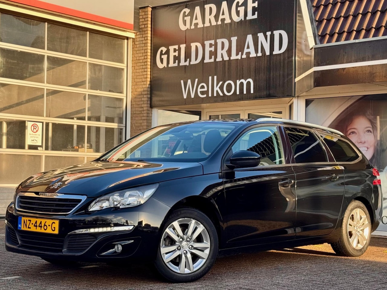 Peugeot 308 SW - 1.2 Puretech Executive | Pano | Cruise | Climate | Navi | Trekhaak | Iso | Full-option - AutoWereld.nl