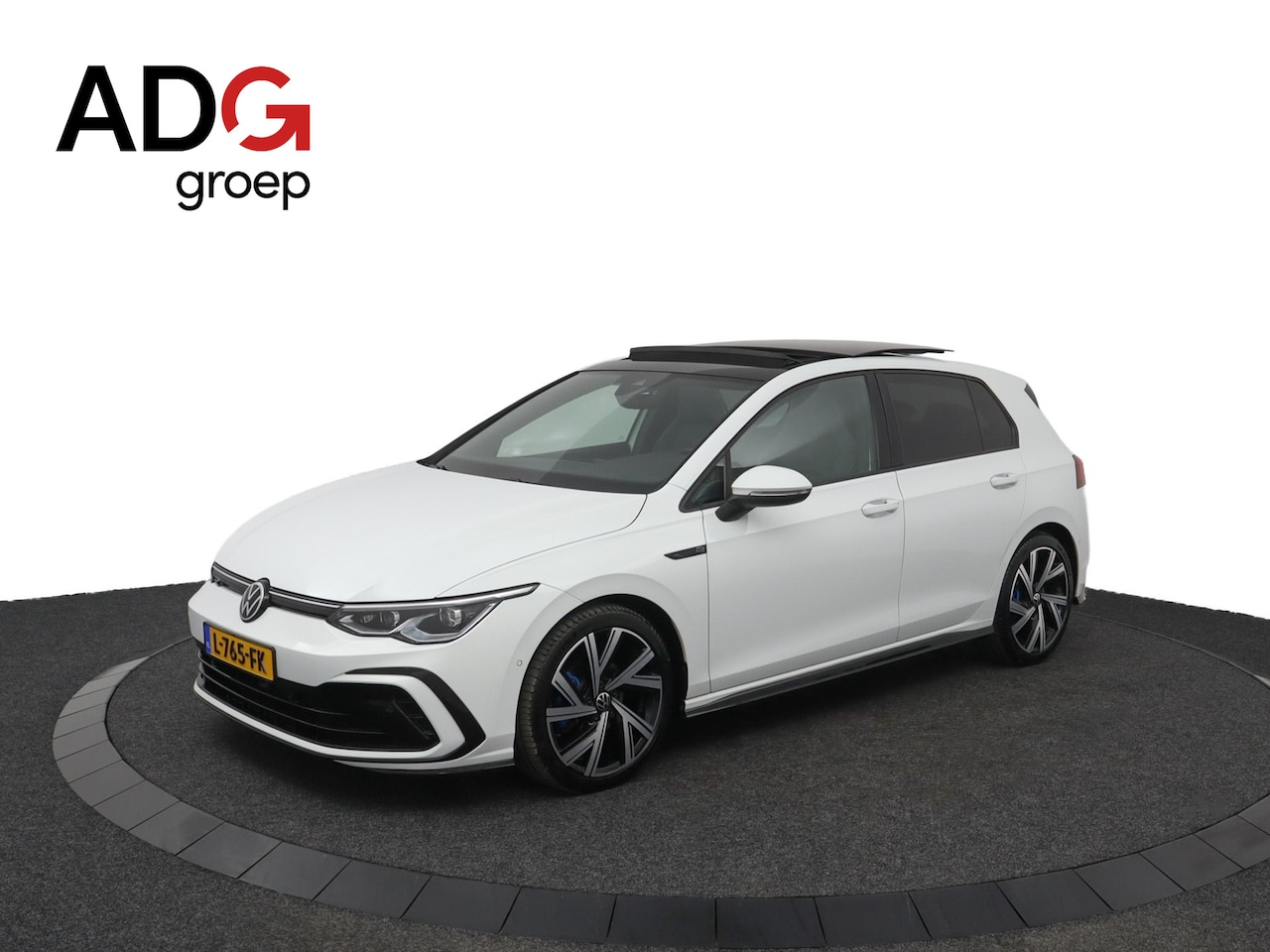 Volkswagen Golf - 1.5 eTSI R-Line Business | Panoramadak | Parkeercamera | Navigatie - AutoWereld.nl