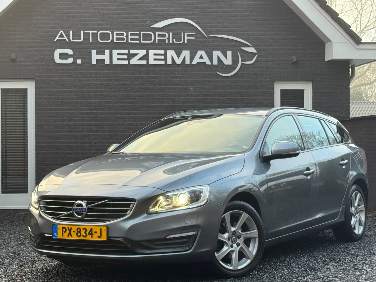 Volvo V60 - 1.5 T3 Polar+ Dynamic LED XENON LEDER DEALEROH NAVI CRUISE Trekhaak - AutoWereld.nl