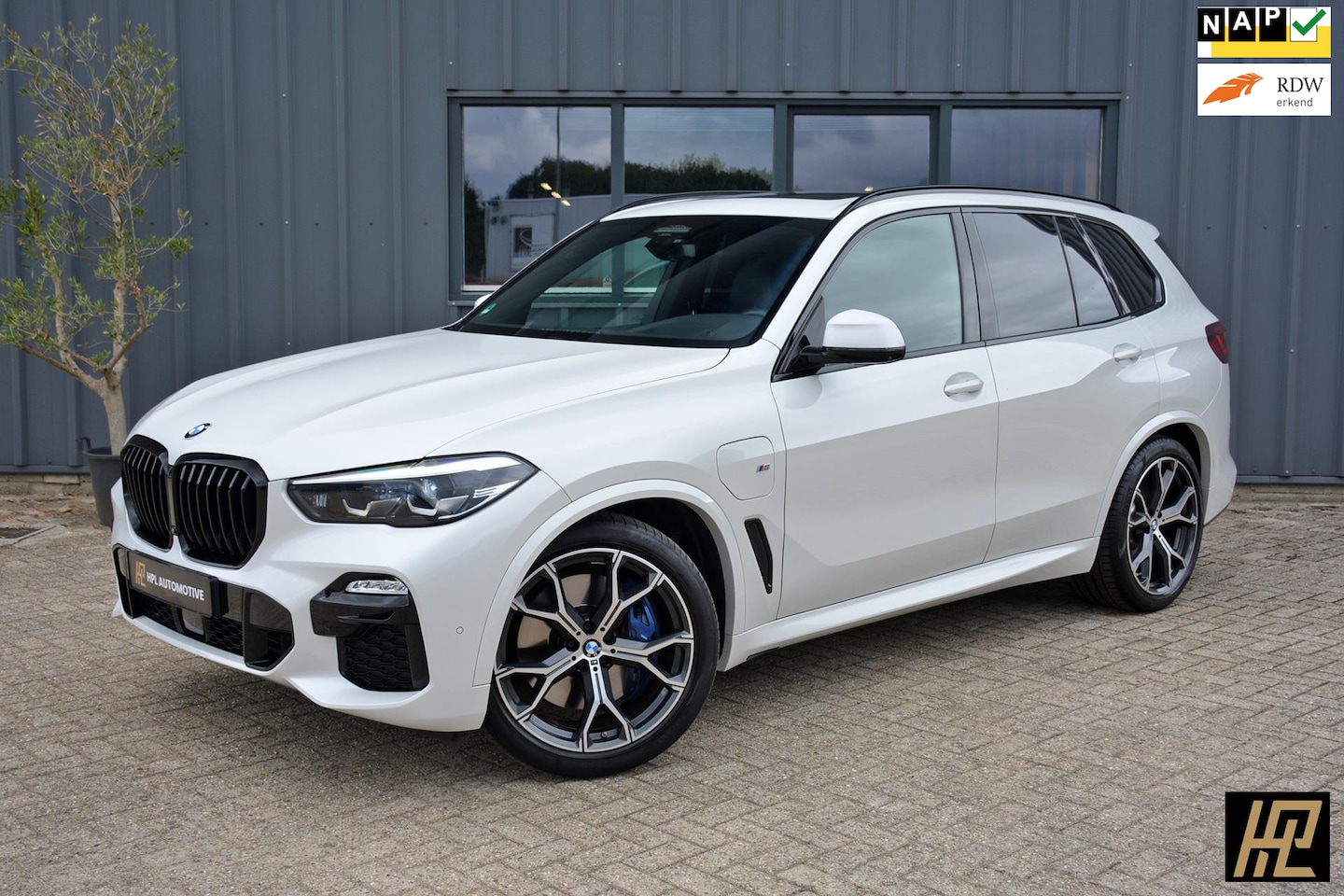 BMW X5 - XDrive45e High Executive M Sport * Pano * HeadUp * Luchtvering * Trekhaak * 21" * Zonnerol - AutoWereld.nl