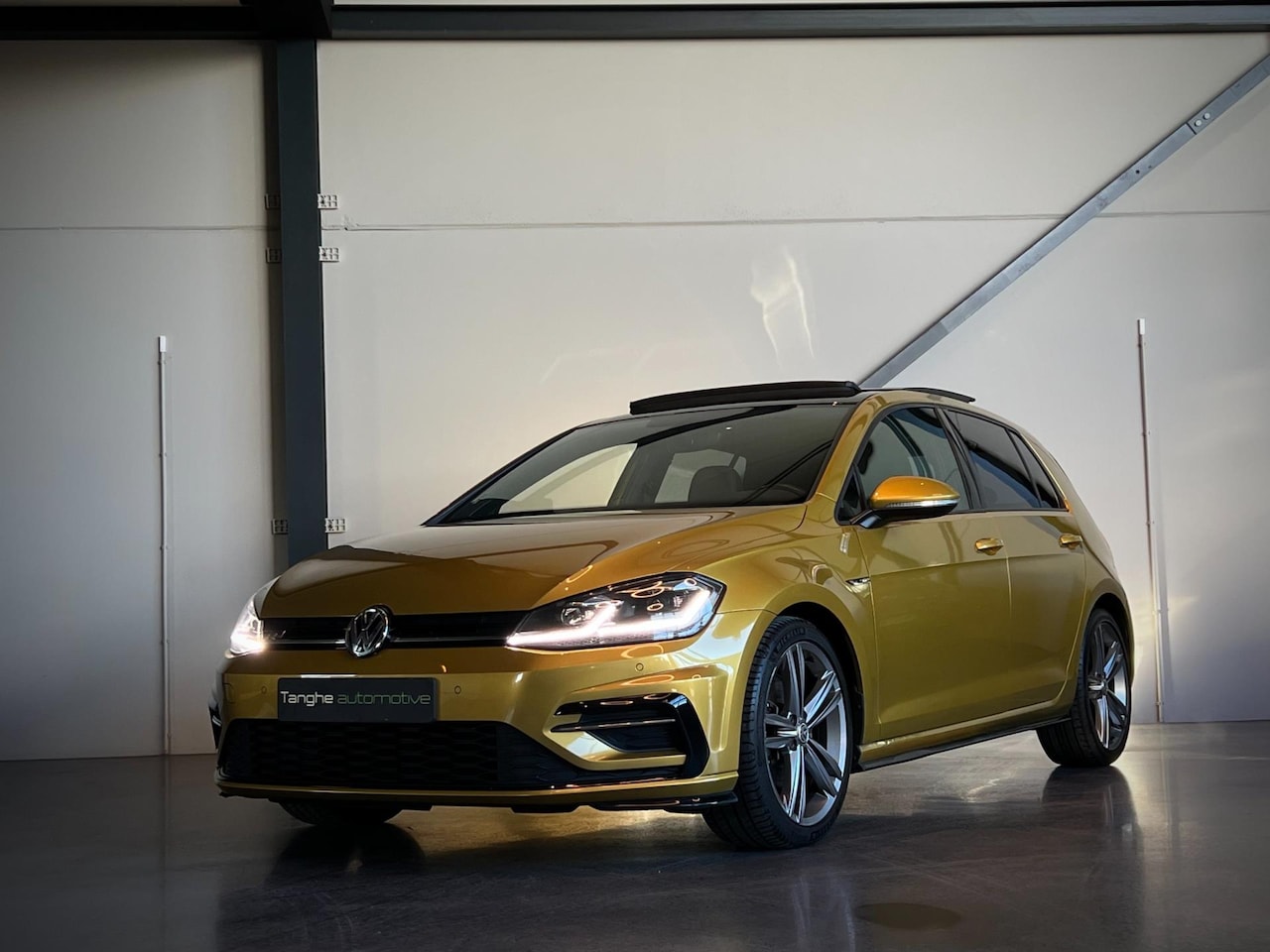 Volkswagen Golf - 1.4 TSI ACT Highline 1.4 TSI ACT Highline, Panoramadak, Trekhaak, Leer, Clima, Digital Dashbaord - AutoWereld.nl