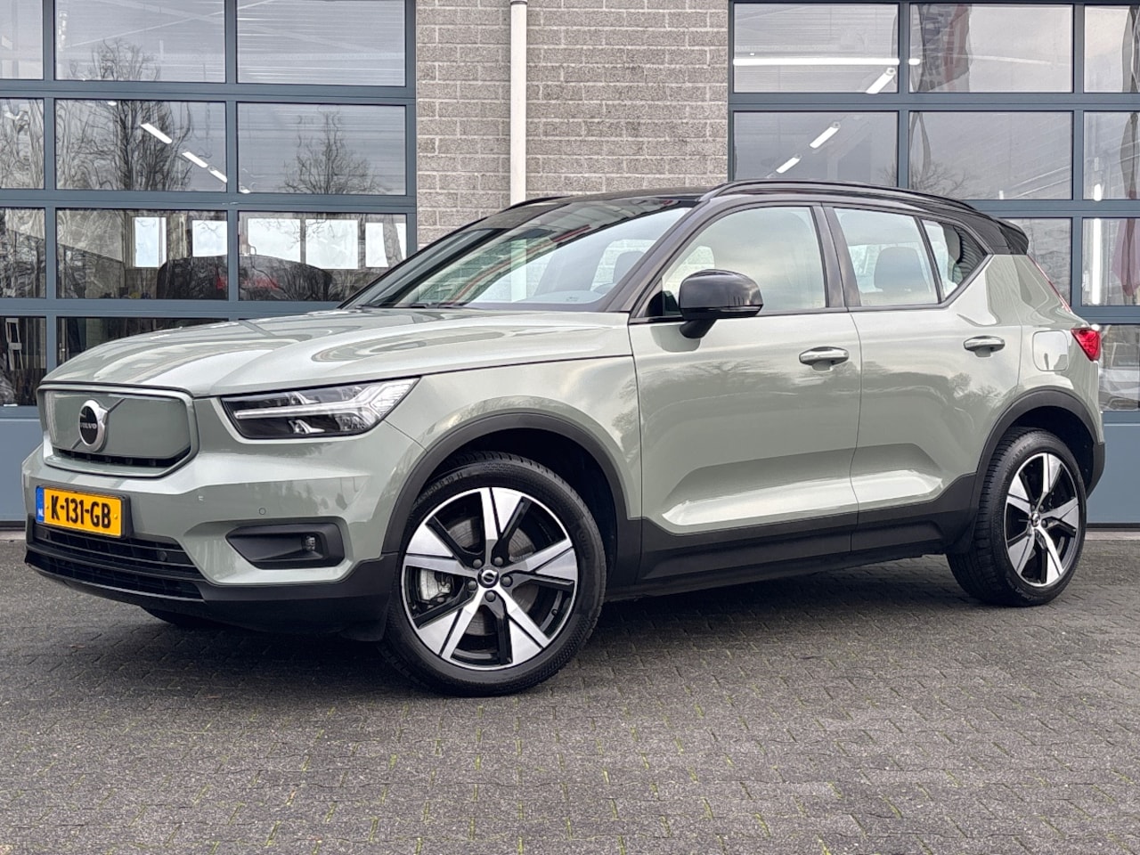 Volvo XC40 - Recharge P8 AWD R-Design |WINTERPAKKET|ZWARTE HEMEL| - AutoWereld.nl