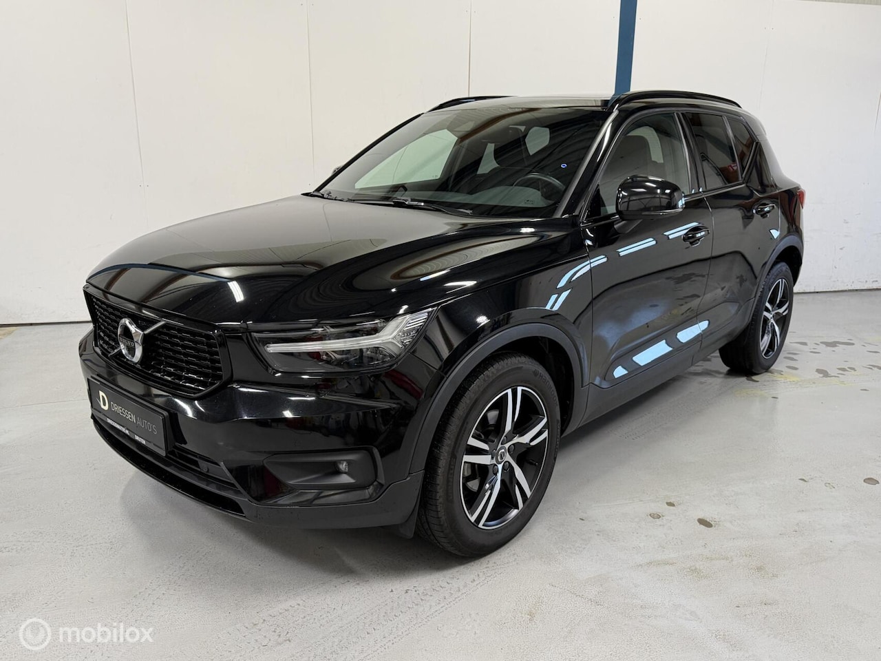 Volvo XC40 - 1.5 T3 R-Design PANO / 360 / 1E EIGENAAR - AutoWereld.nl