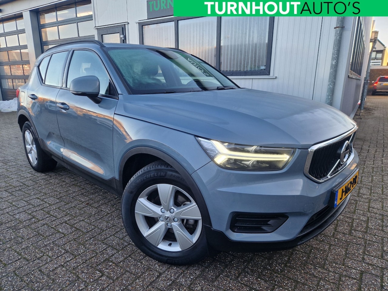 Volvo XC40 - 1.5 T2 Momentum Automaat | Elektr. trekhaak - AutoWereld.nl