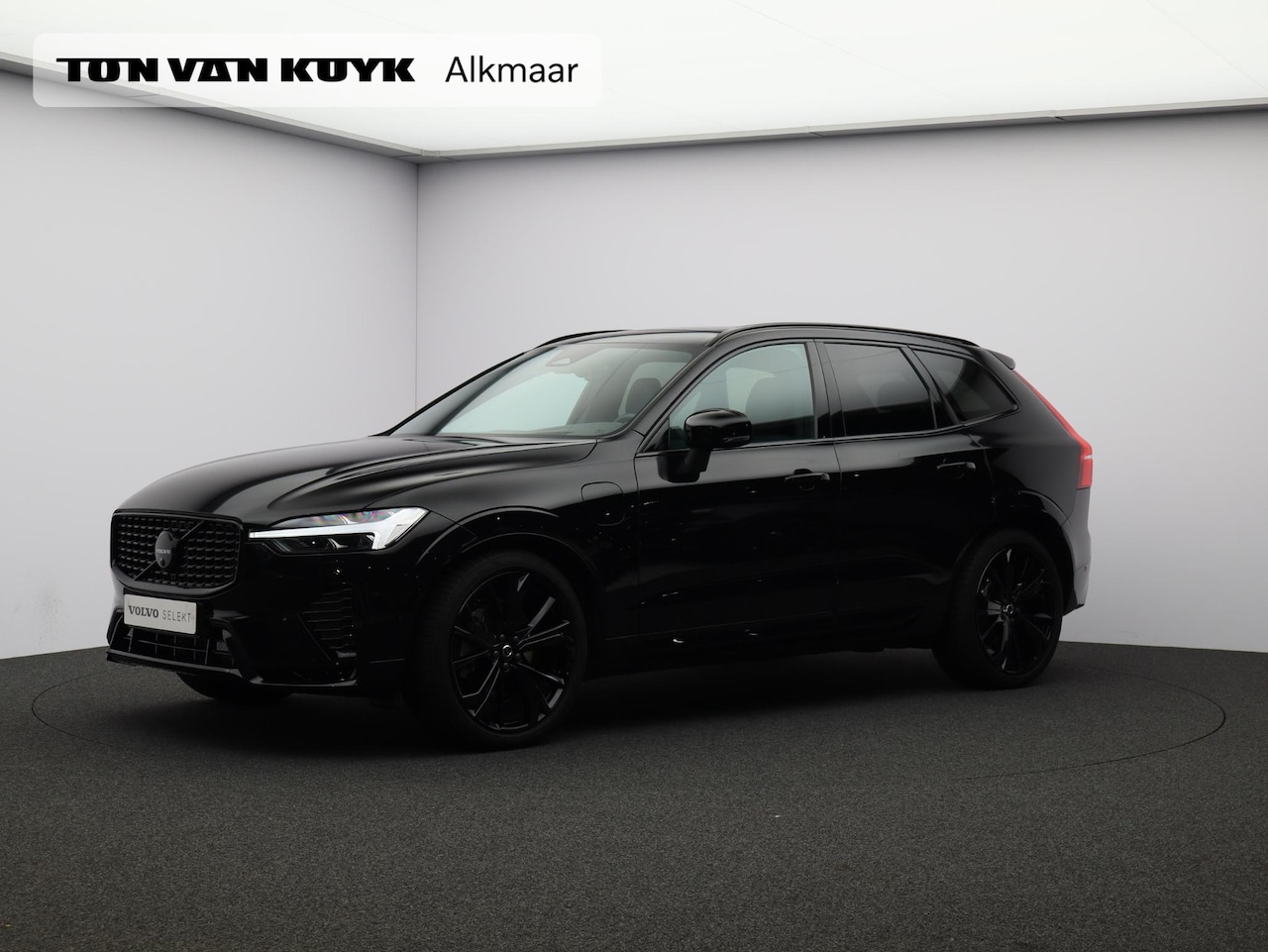 Volvo XC60 - 2.0 T8 Plug-in hybrid AWD Ultra Black Edition / Luchtvering / Head up display. / Trekhaak - AutoWereld.nl