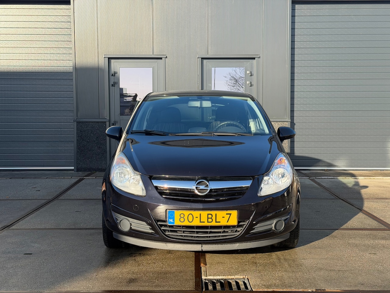 Opel Corsa - 1.2-16V '111' Edition Automaat Clima Cruise 17” - AutoWereld.nl