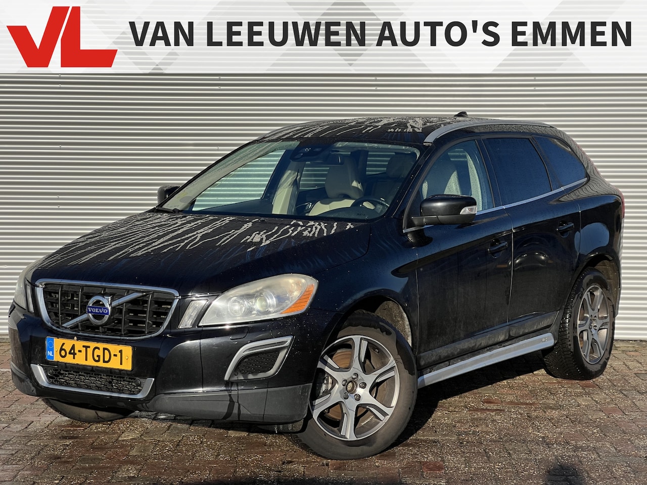 Volvo XC60 - 2.4 D5 AWD Summum | Nieuw Binnen | Navigatie | Trekhaak | Panorama Dak | - AutoWereld.nl