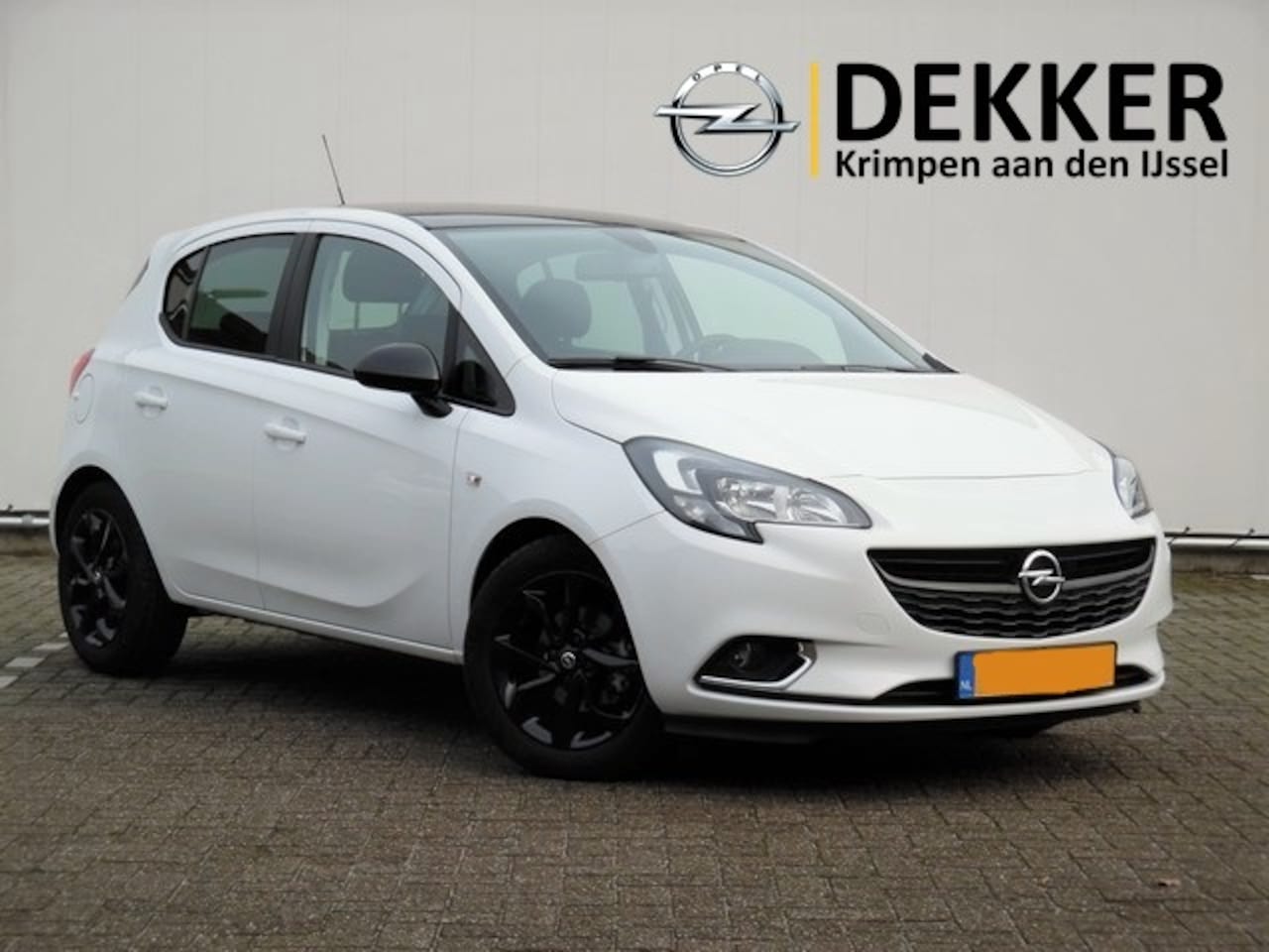 Opel Corsa - 1.4 Color Edition met Navigatie via CarPlay, Stoel+Stuurverwarming, Armsteun - AutoWereld.nl