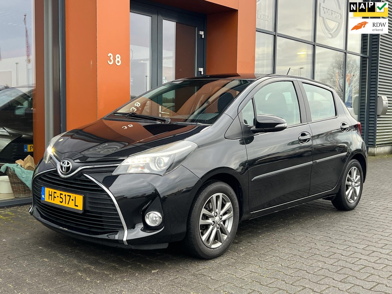 Toyota Yaris - 1.3 VVT-i|Cruise|Airco|Isofix|Camera|Trekhaak - AutoWereld.nl