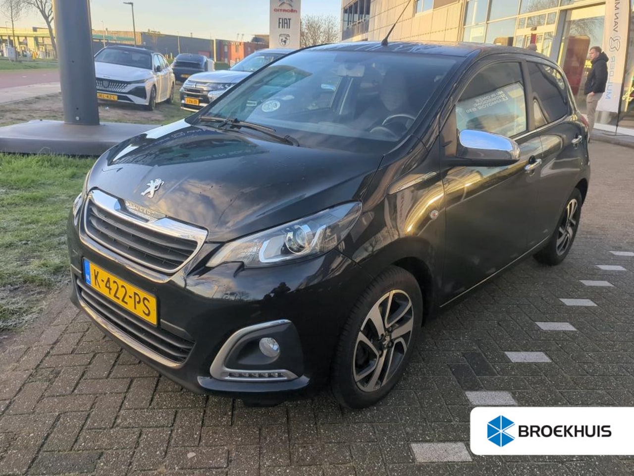 Peugeot 108 - 1.0 e-VTi Allure | Navi by app | Climate control | Camera | LED | Mistlampen | Lichtmetaal - AutoWereld.nl