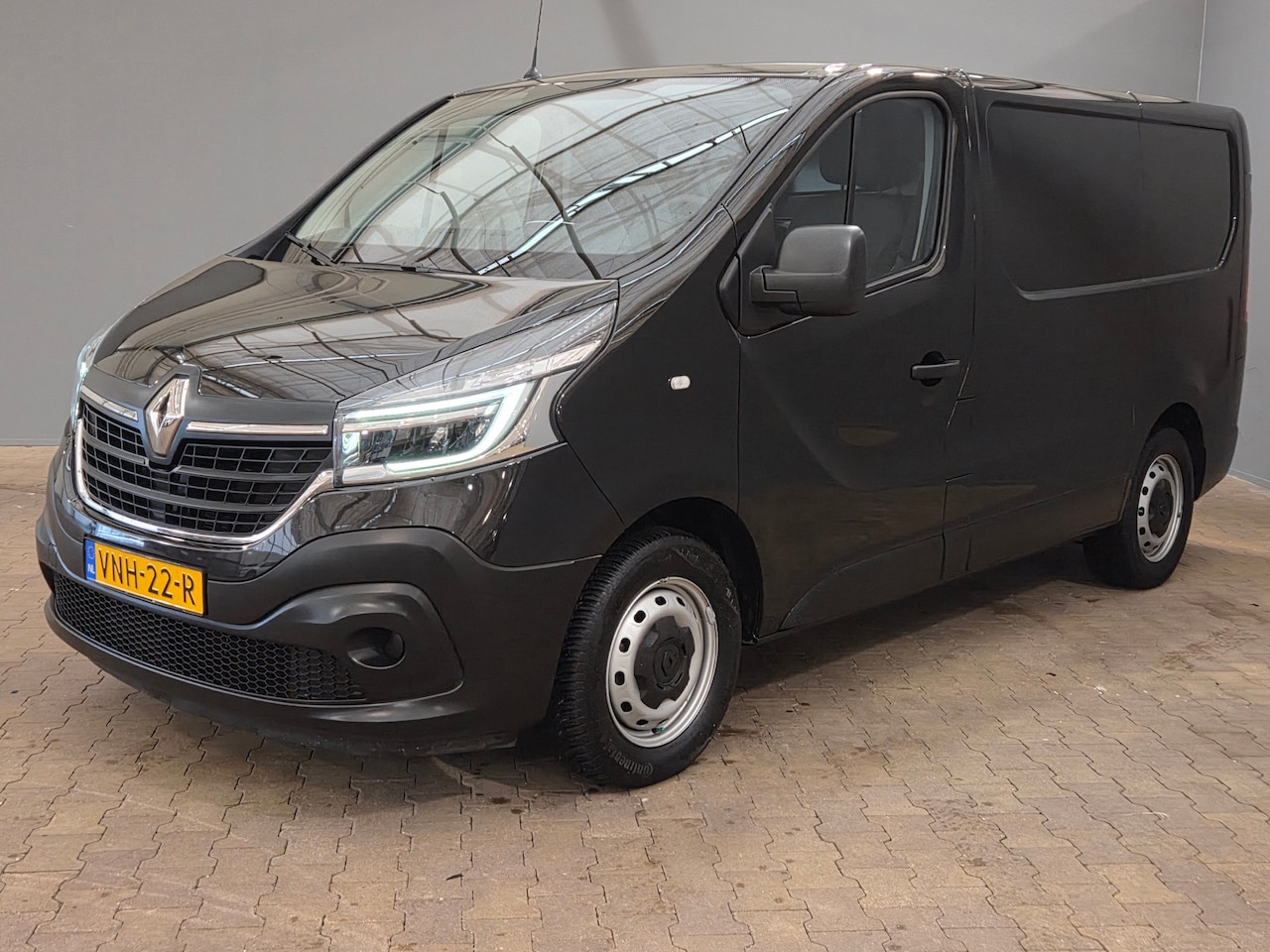 Renault Trafic - 2.0 dCi 120 T29 L1H1 Comfort | 2 zitplaatsen rechtsvoor | Airco | Armsteun voor - AutoWereld.nl