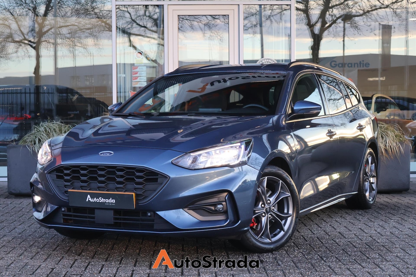 Ford Focus Wagon - 1.0 ST-Line 155pk | Dodehoek | ACC | Climate | Virtual | Trekhaak | Camera | LED | Navigat - AutoWereld.nl