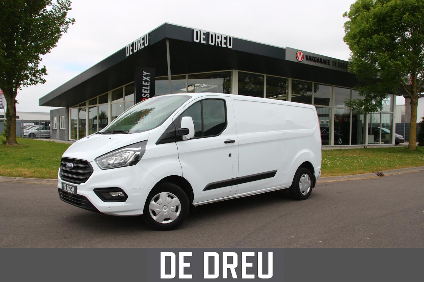 Ford Transit Custom - 300 L2H1 2.0 TDCI 130pk | LAGE PRIJS DOOR LICHTE SCHADE | - AutoWereld.nl