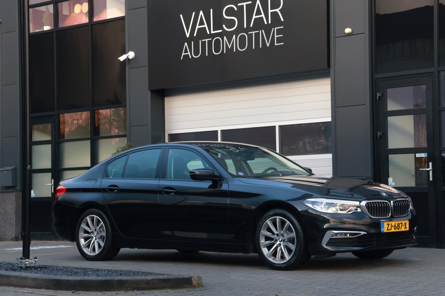 BMW 5-serie - 520i High Executive Edition LUXURY line | Trekhaak | zeer netjes! - AutoWereld.nl