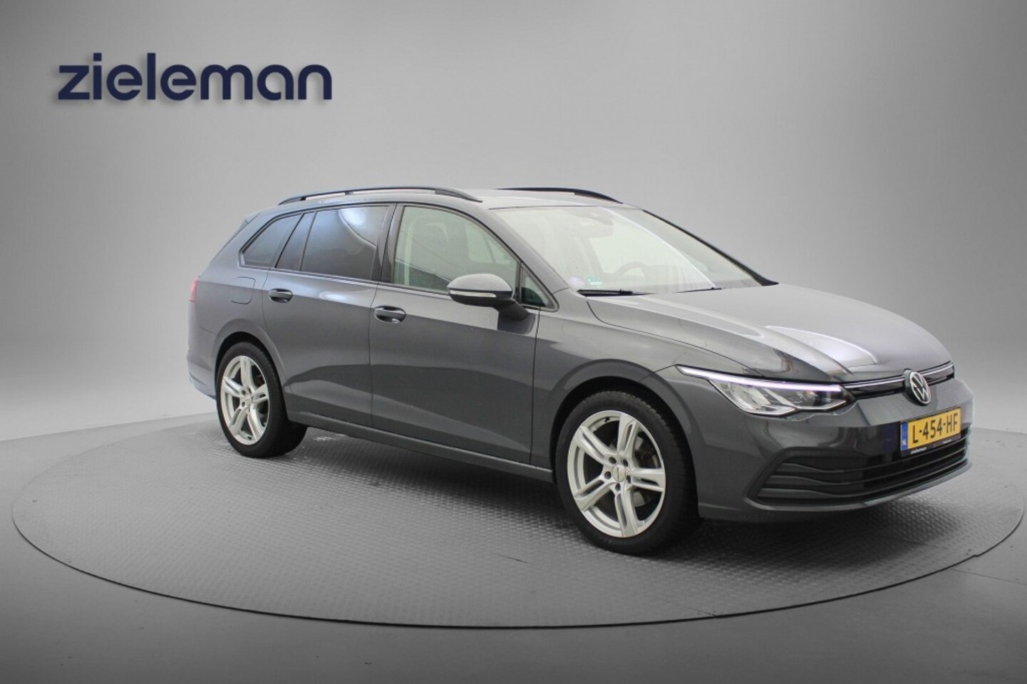 Volkswagen Golf Variant - Variant 1.0 TSI - Carplay, Digitaal Cockpit, Cruise, Trekhaak - AutoWereld.nl