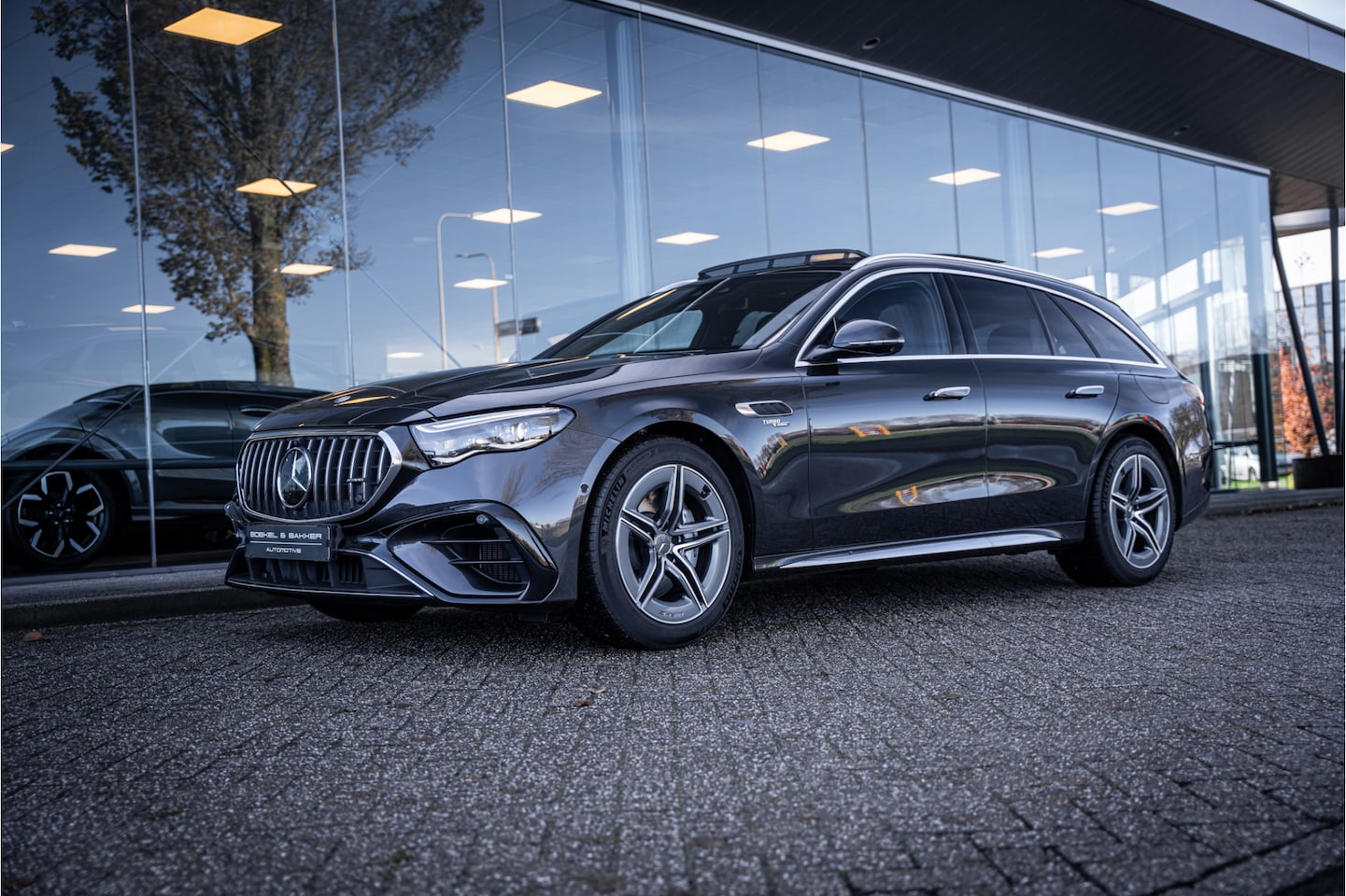 Mercedes-Benz E-klasse Estate - AMG 53 4MATIC+ Hyperscreen ** Massage ** Burmester ** Panodak ** Trekhaak ** Verwarmd stuu - AutoWereld.nl
