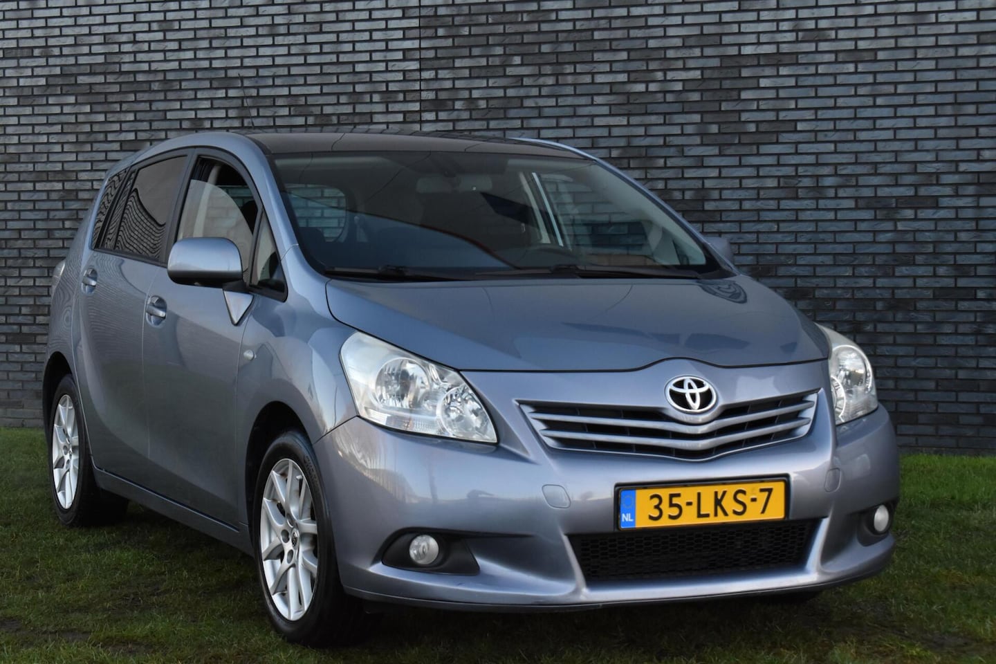 Toyota Verso - 1.8 VVT-i Aspiration 7p. 147pk! PANODAK/CAMERA/TREKHAAK/ETC.! - AutoWereld.nl
