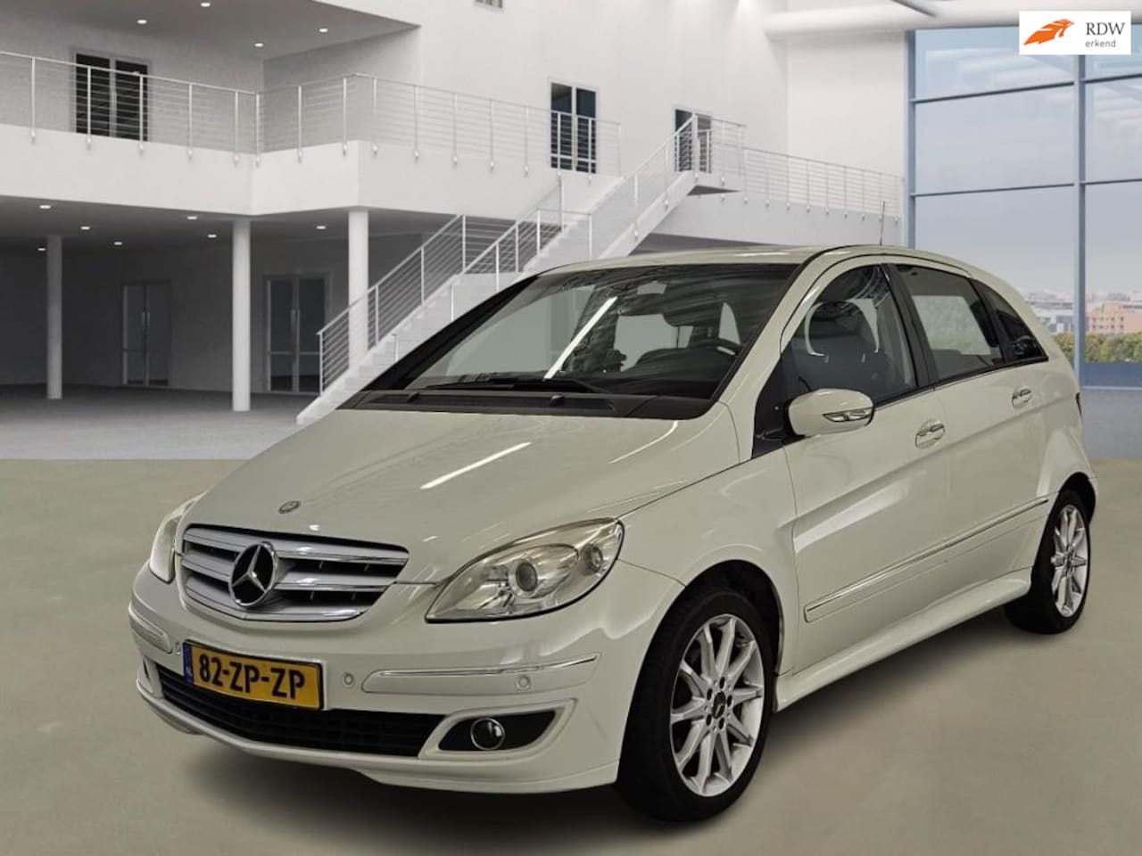 Mercedes-Benz B-klasse - 170 AUTOMAAT PANORAMA LEDER PSENSOR CRUISE 2 X SLEUTELS - AutoWereld.nl