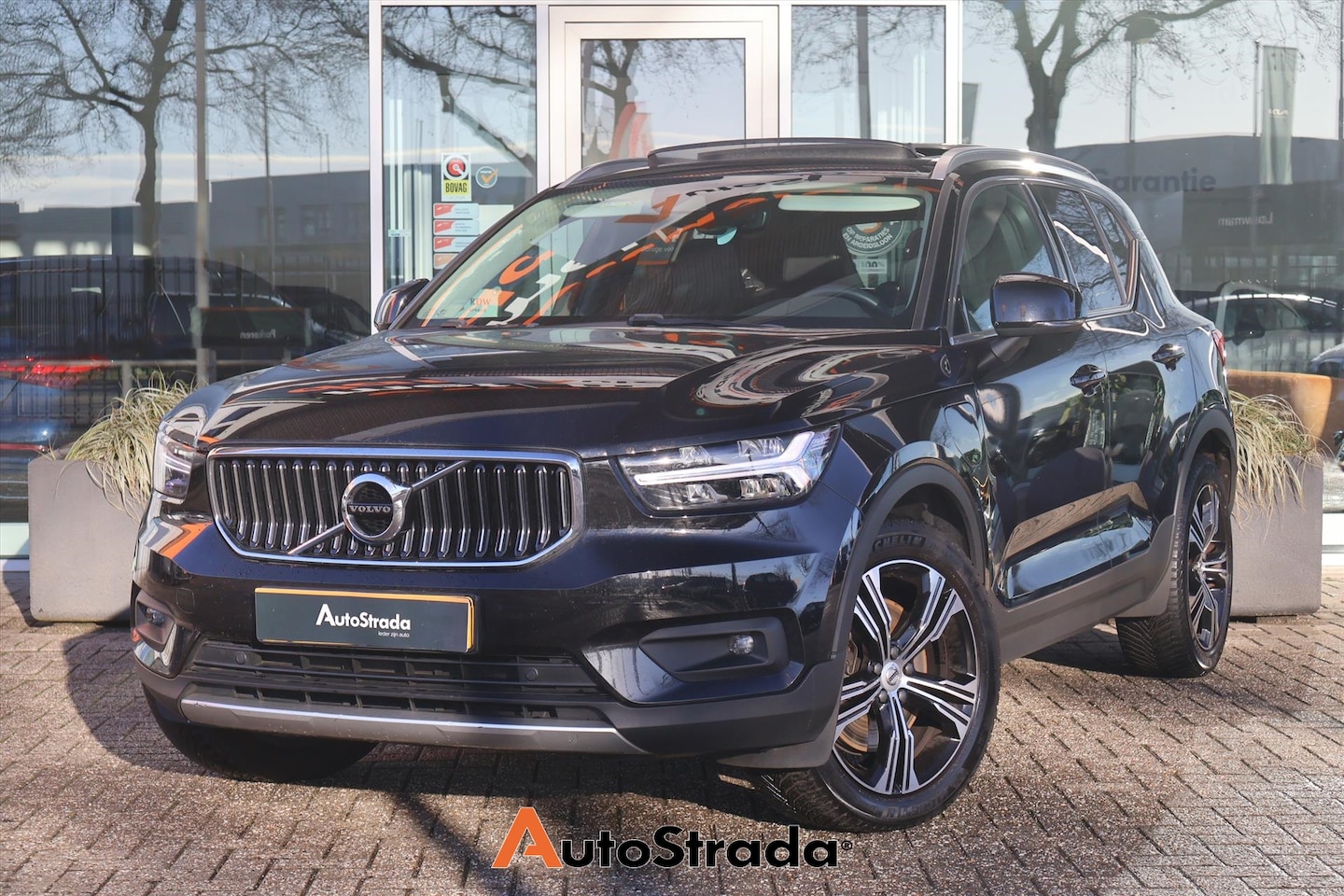 Volvo XC40 - T5 Inscription Twin Engine 262pk | Leder | Trekhaak | Pano | Stoelverwarming | Navi | Clim - AutoWereld.nl