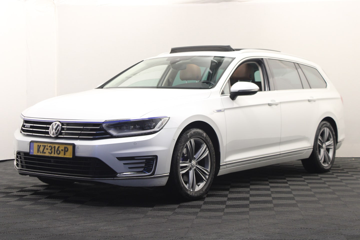 Volkswagen Passat Variant - 1.4 TSI GTE Connected Series Plus 1.4 TSI GTE Connected Series Plus - AutoWereld.nl