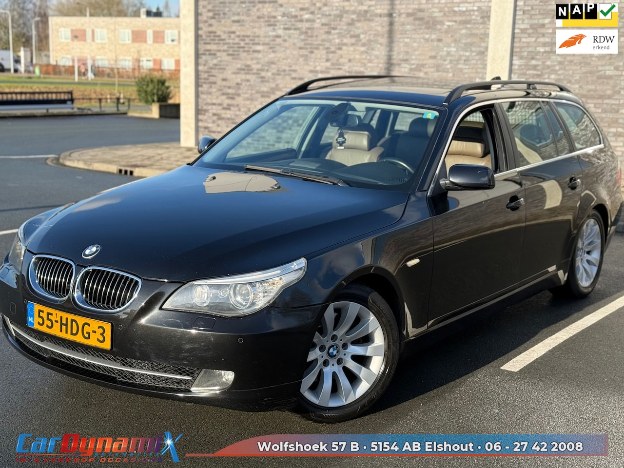 BMW 5-serie Touring - 525i Business Line | Pano | Leer | Autom | Navi - AutoWereld.nl