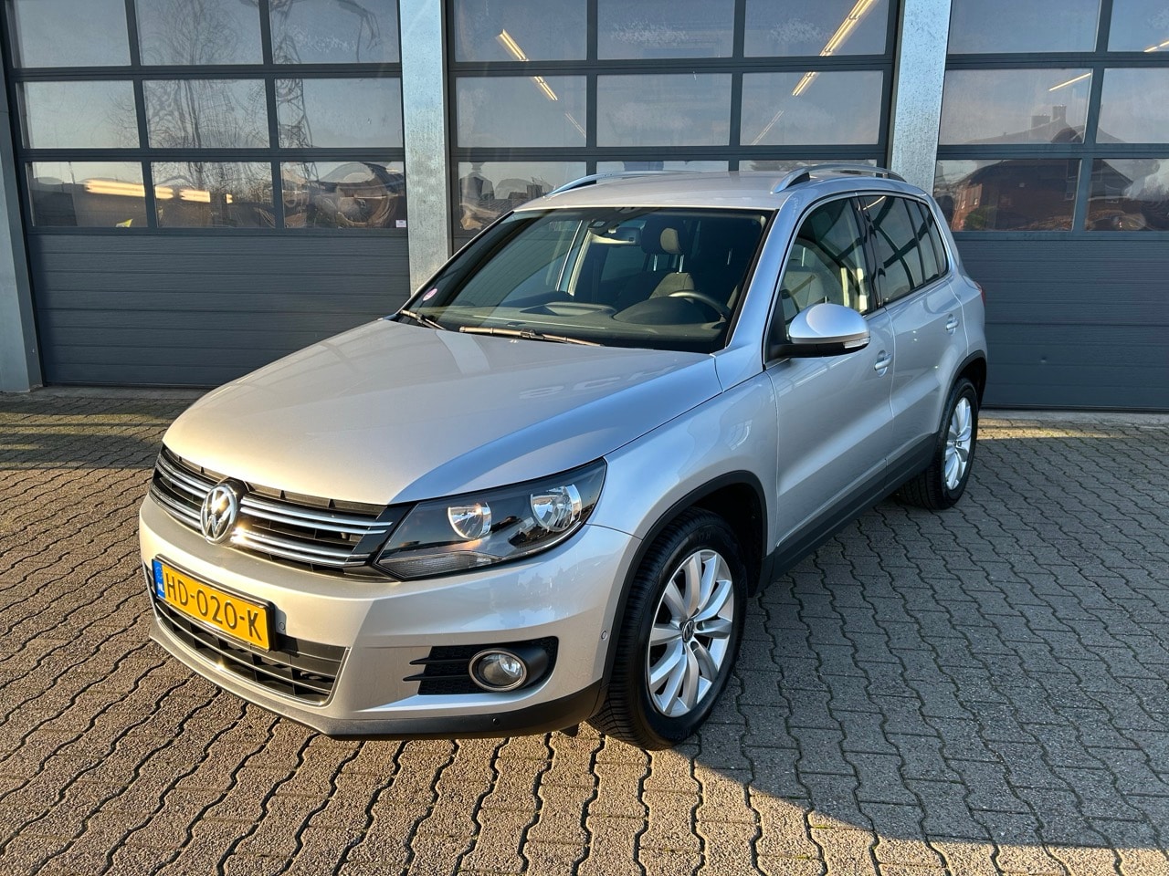 Volkswagen Tiguan - 1.4 TSI 122pk Sport & Style - AutoWereld.nl