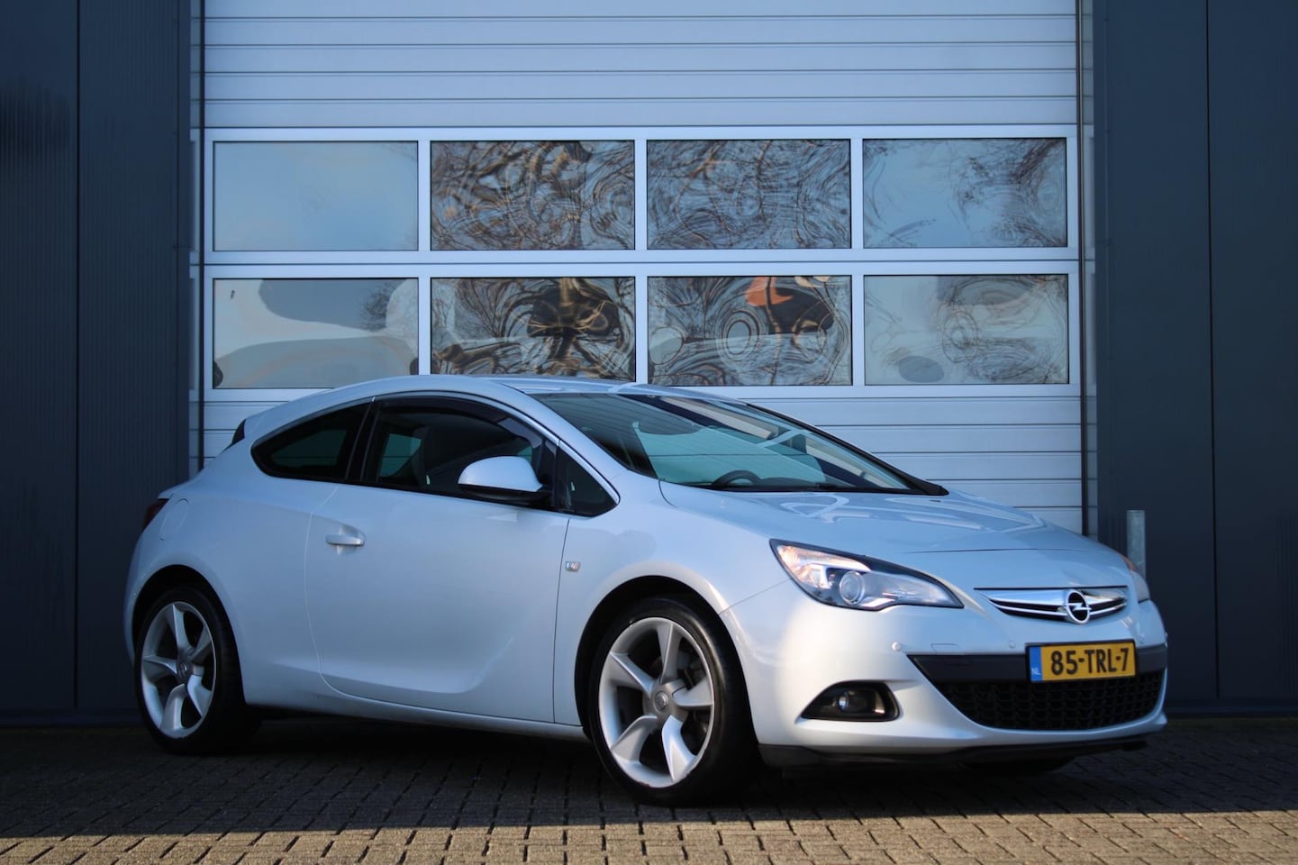 Opel Astra GTC - 1.4 Turbo Sport 140pk Clima/Cruise/Bi-Xenon/Navi/Bluetooth/PDC/RadioCD/19"LM/Trekhaak/APK: - AutoWereld.nl