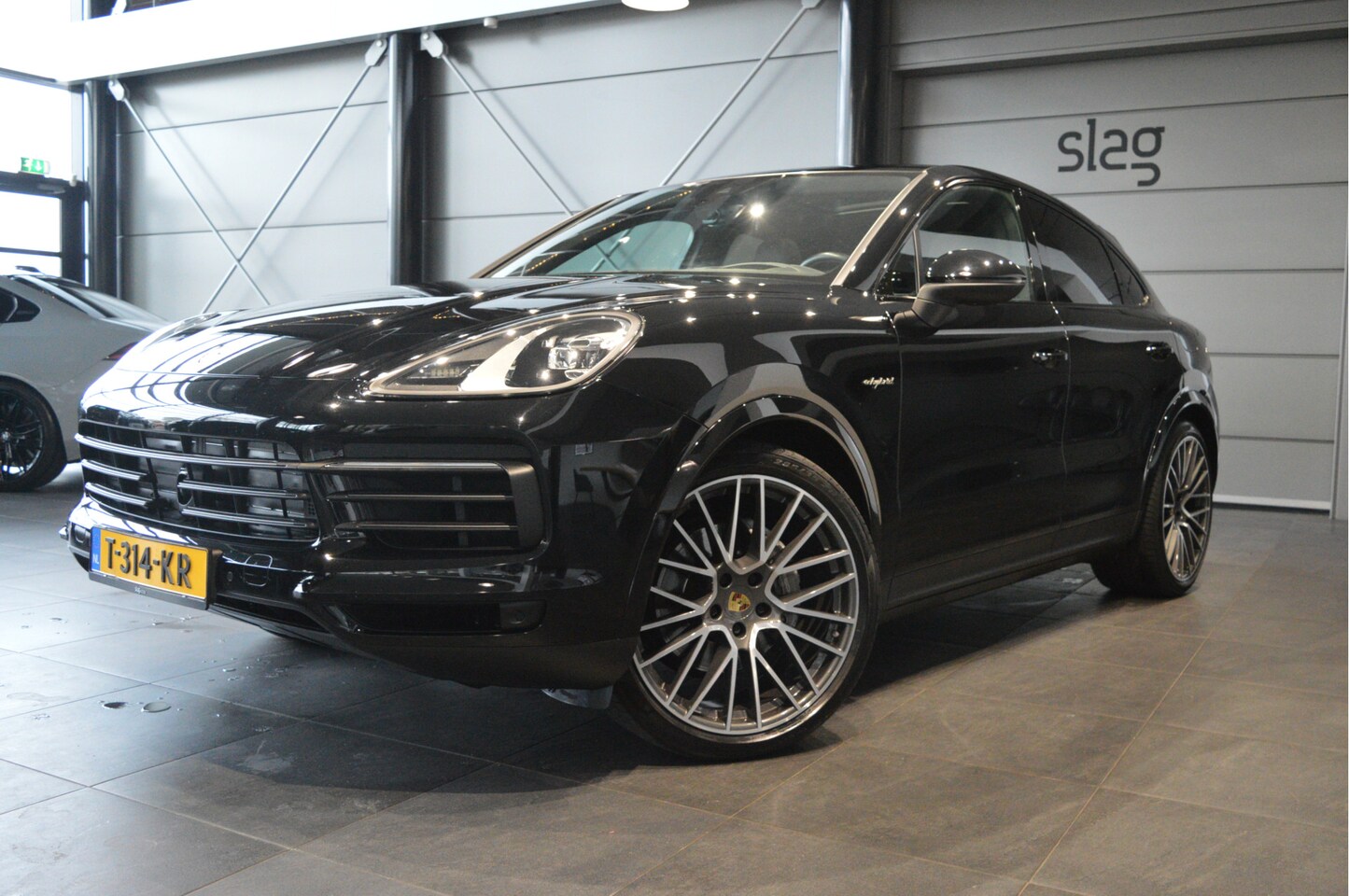 Porsche Cayenne Coupé - 3.0 E-Hybrid Platinum Edition Bose pano trekhaak 22 inch !! - AutoWereld.nl