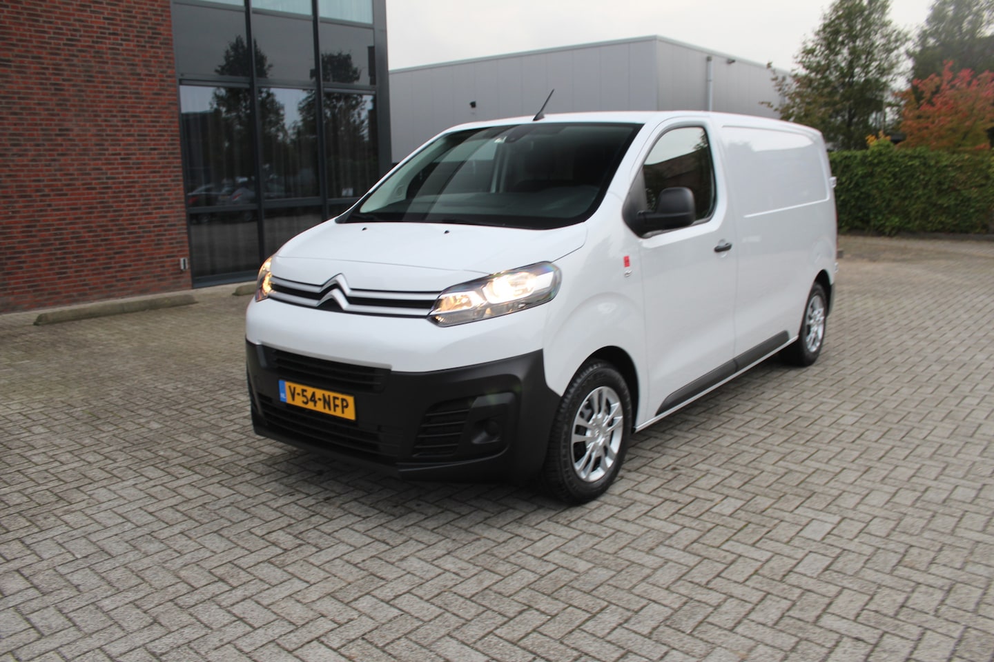Citroën Jumpy - 2.0 BlueHDI L2 Airco-Cruise-Camera-Carplay-Betimmering-Vloer Eindejaars aandieding !!! - AutoWereld.nl