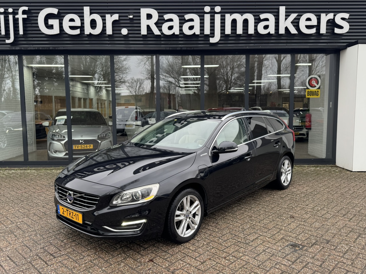 Volvo V60 - 2.4 D6 AWD Hybrid Summum*Schuifdak*Leder*EXPORTPRIJS* - AutoWereld.nl