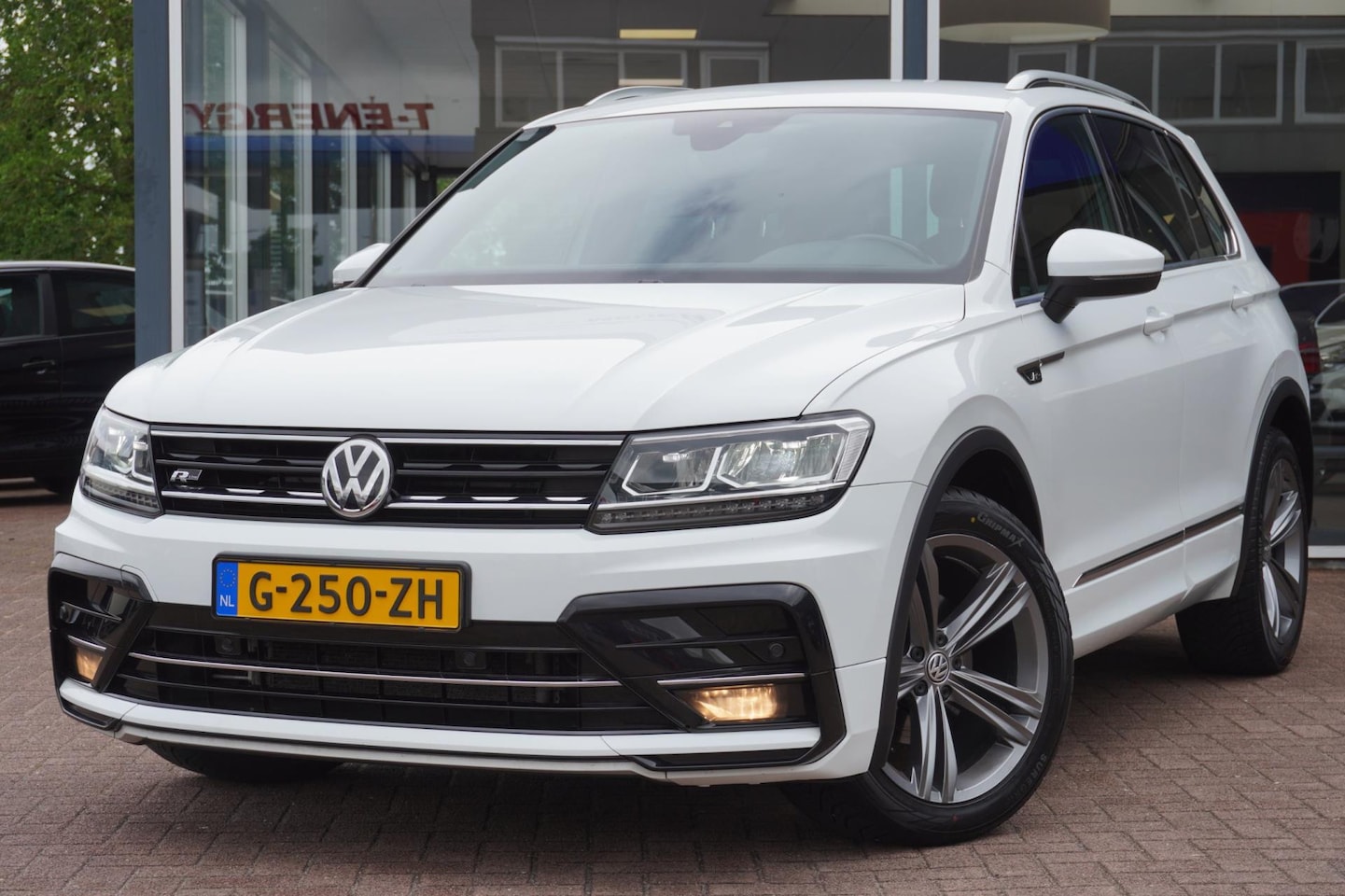 Volkswagen Tiguan - 1.5 TSI ACT Highline Business Rline | Automaat | Virth. Cockpit | Vol opties | Dealerauto - AutoWereld.nl