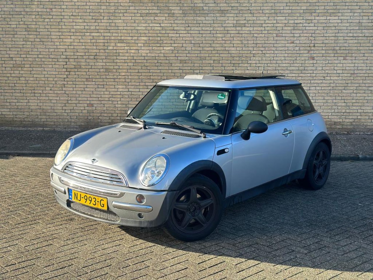 MINI One - Mini 1.6 Pepper Sport (PANORAMADAK, PERFECT ONDERHOUDEN, AIRCO, ELEKTRISCHE RAMEN) - AutoWereld.nl