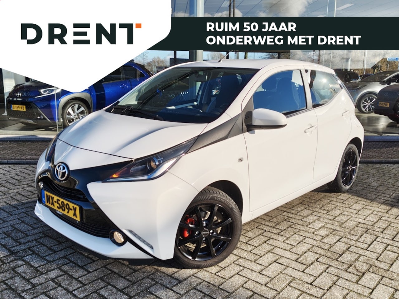 Toyota Aygo - 1.0 VVT-i x-play Automaat | 15'' Lm Velgen | Airco | Achteruitri - AutoWereld.nl