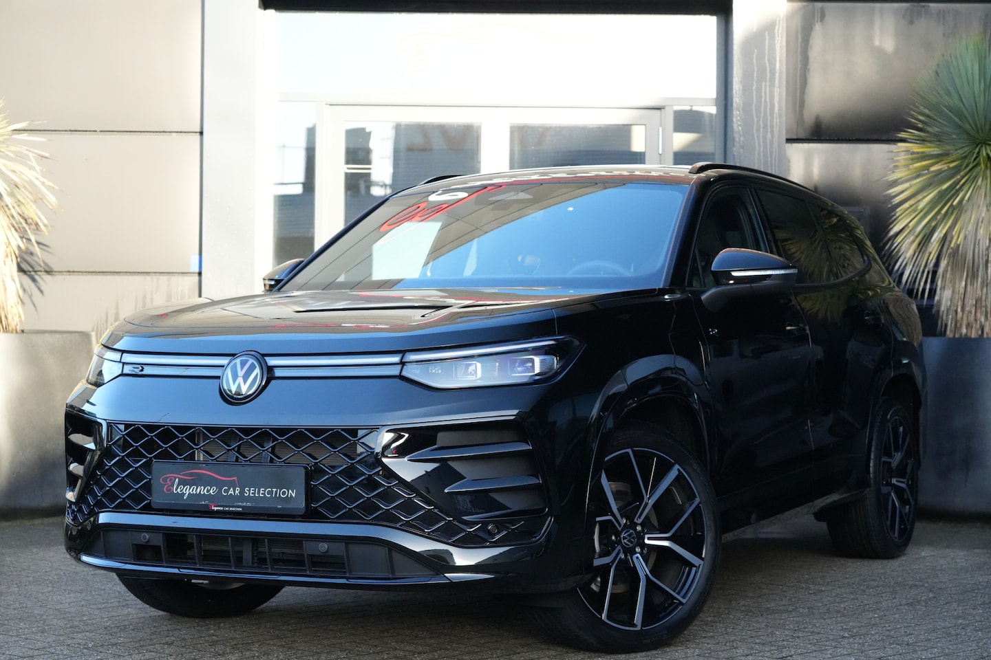 Volkswagen Tayron - 1.5 eHybrid R-Line Edition 272pk Panoramadak/ErgoActive/Camera - AutoWereld.nl