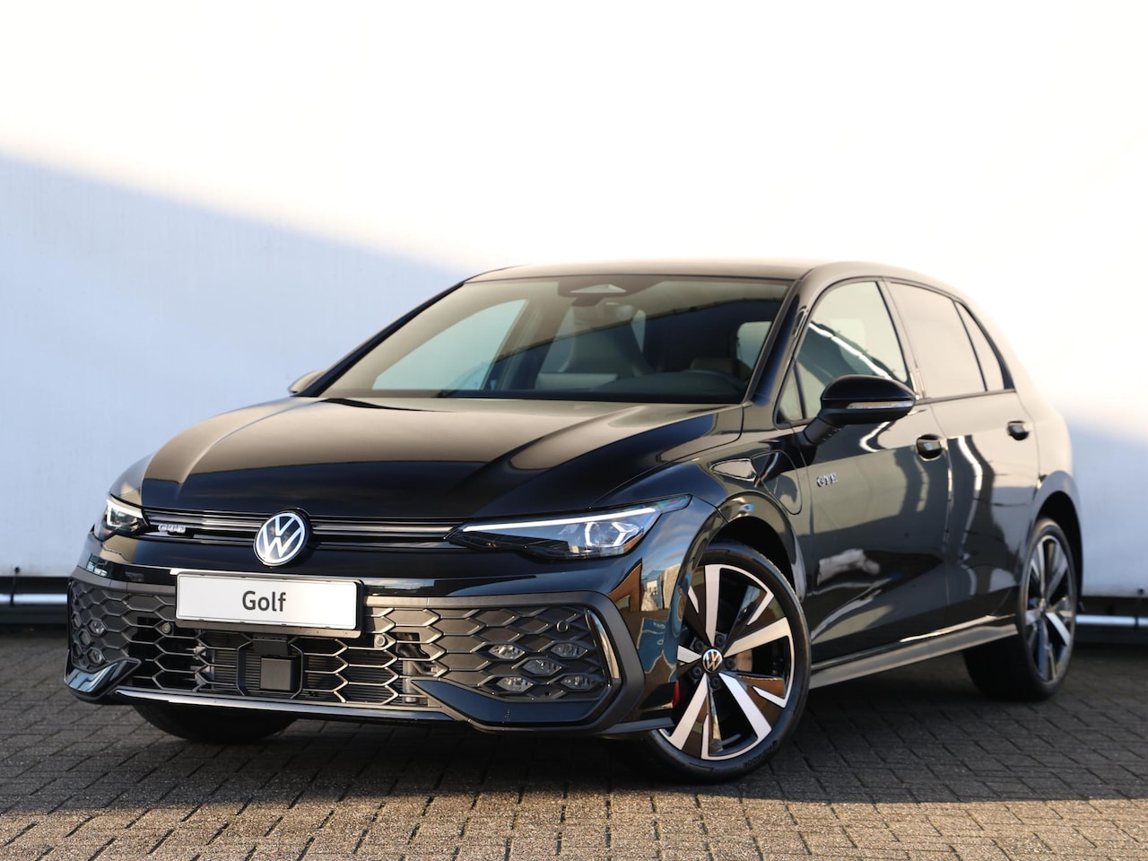 Volkswagen Golf - GTE 1.5 eHybrid 200 kW / 272 PK DSG | Panorama | Trekhaak | Black Style | Lederen Bekledin - AutoWereld.nl