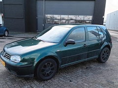 Volkswagen Golf - 1.8-5V Trendline