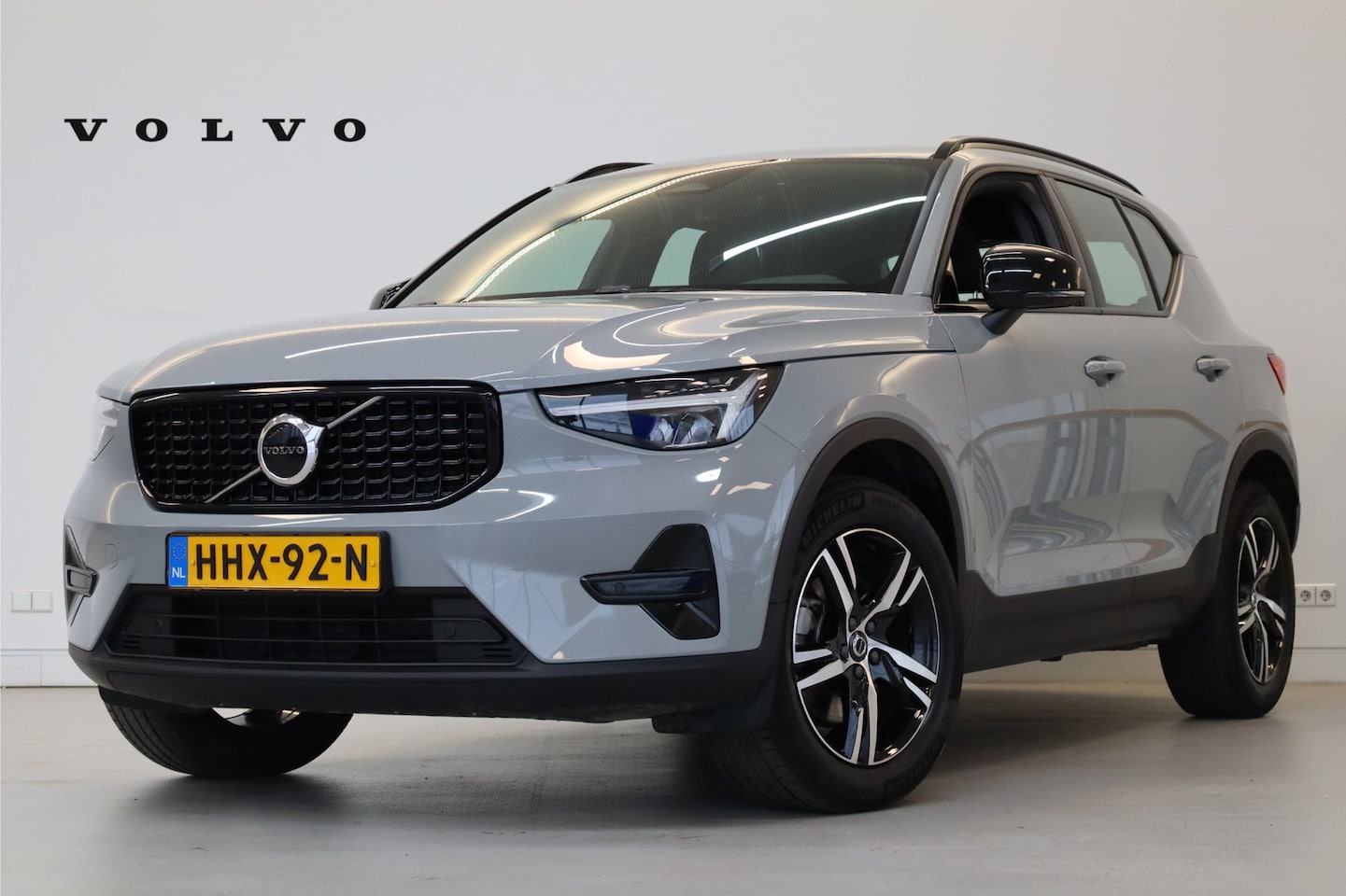 Volvo XC40 - B4 197PK Plus Dark | HK Audio | Memory | Trekhaak | Stoel&Stuur Verw. | Adap Cruise | Blis - AutoWereld.nl