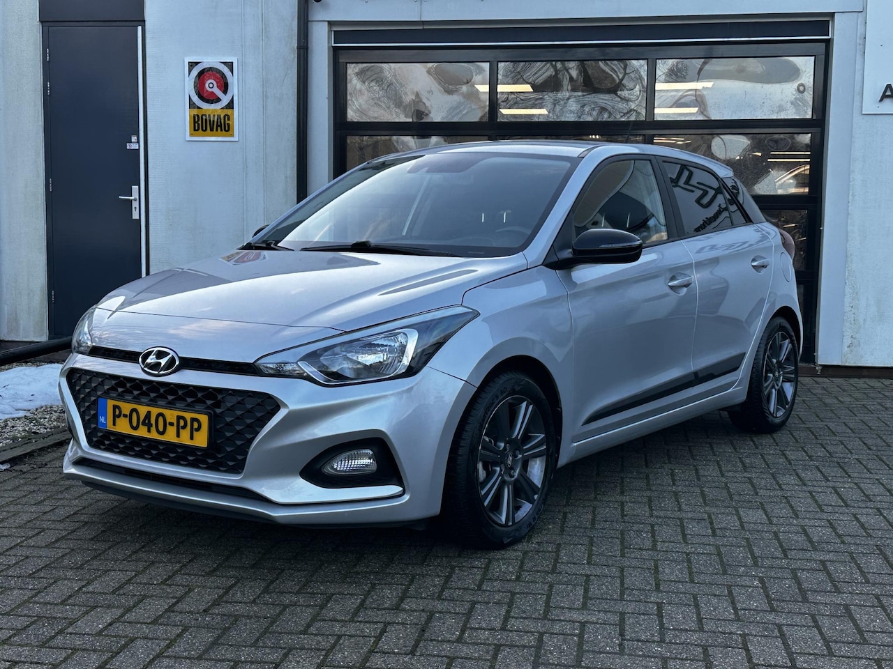 Hyundai i20 - 1.2 HP i-Motion Carplay, Camera, Trekhaak - AutoWereld.nl