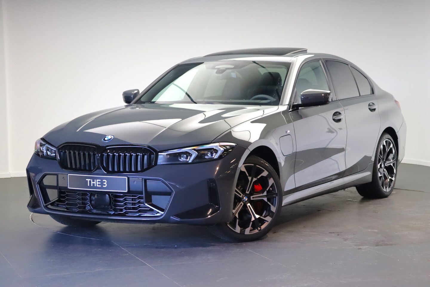 BMW 3-serie - 330e High Executive M Sport Automaat / Schuif-kanteldak / Trekhaak / Sportstoelen / Adapti - AutoWereld.nl