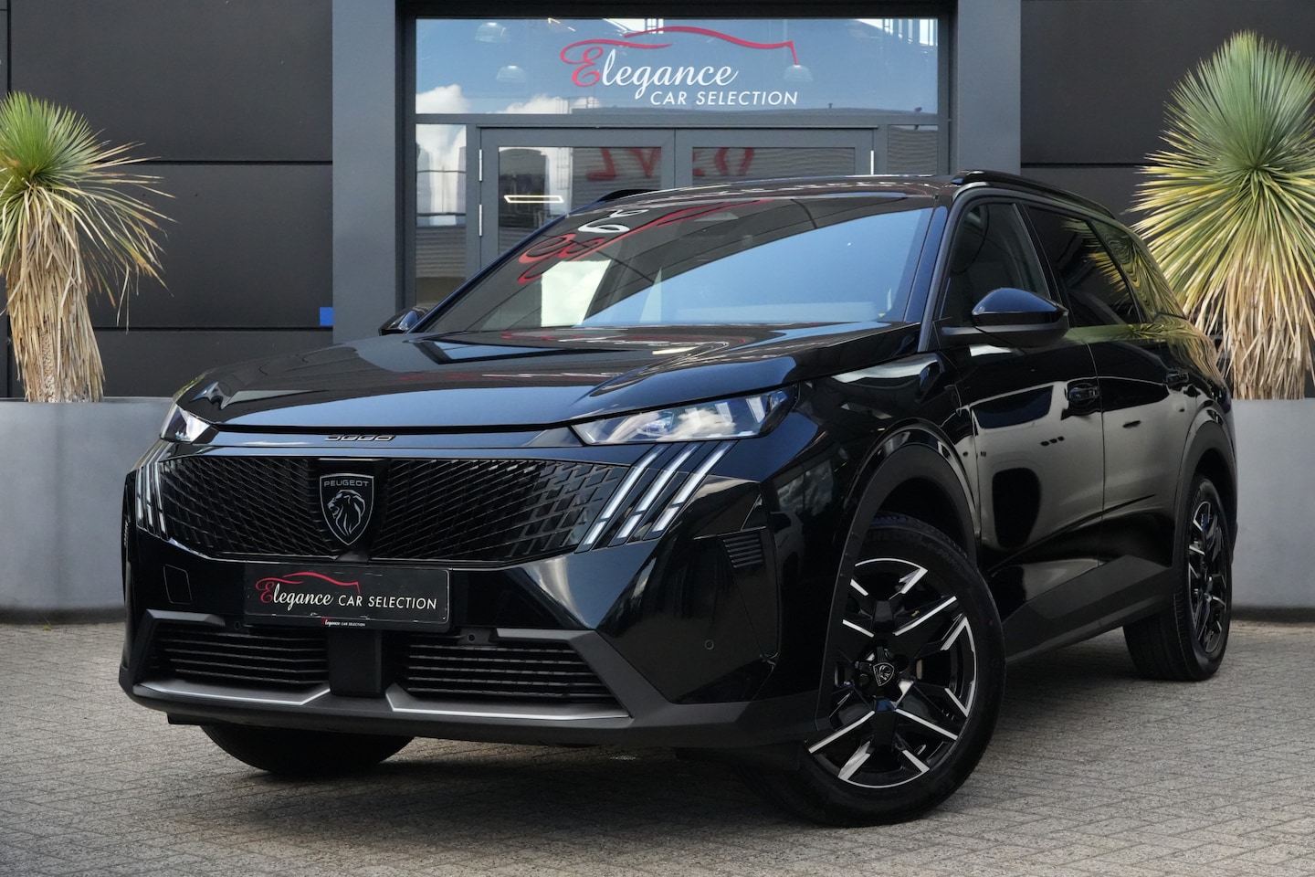 Peugeot 5008 - 1.2 Hybrid 145 GT 7p 145pk Stoelverwarming/Navigatie/360Camera - AutoWereld.nl