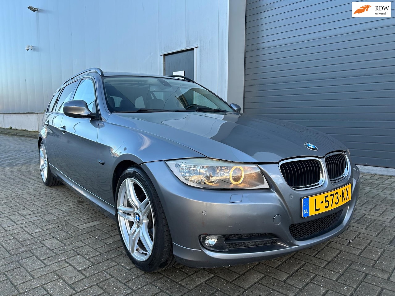 BMW 3-serie Touring - 318i High EXE AUT PANO LEDER XENON - AutoWereld.nl