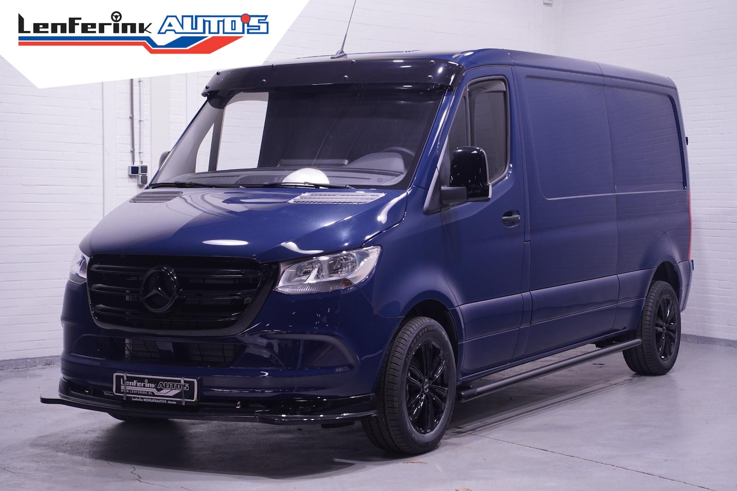 Mercedes-Benz Sprinter - 215 CDI 150 pk L2H1 Black&Blue Edition 18' LMV Airco, Zwarte Grille + Spiegelkappen, Zonne - AutoWereld.nl
