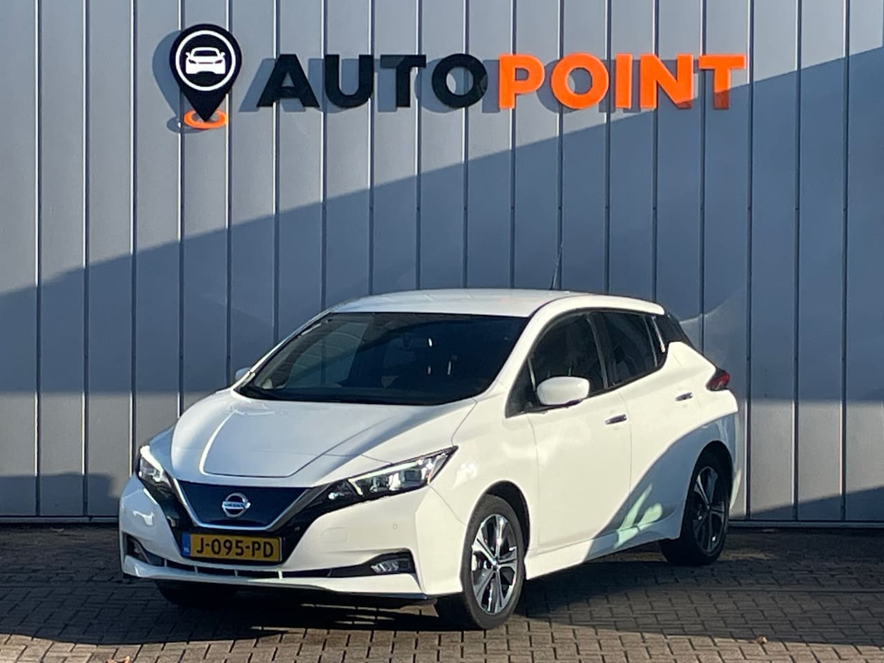 Nissan LEAF - E+ N-Connecta 62 kWh 1E EIG 92%SOH DEALEROND ORG NL NAP - AutoWereld.nl